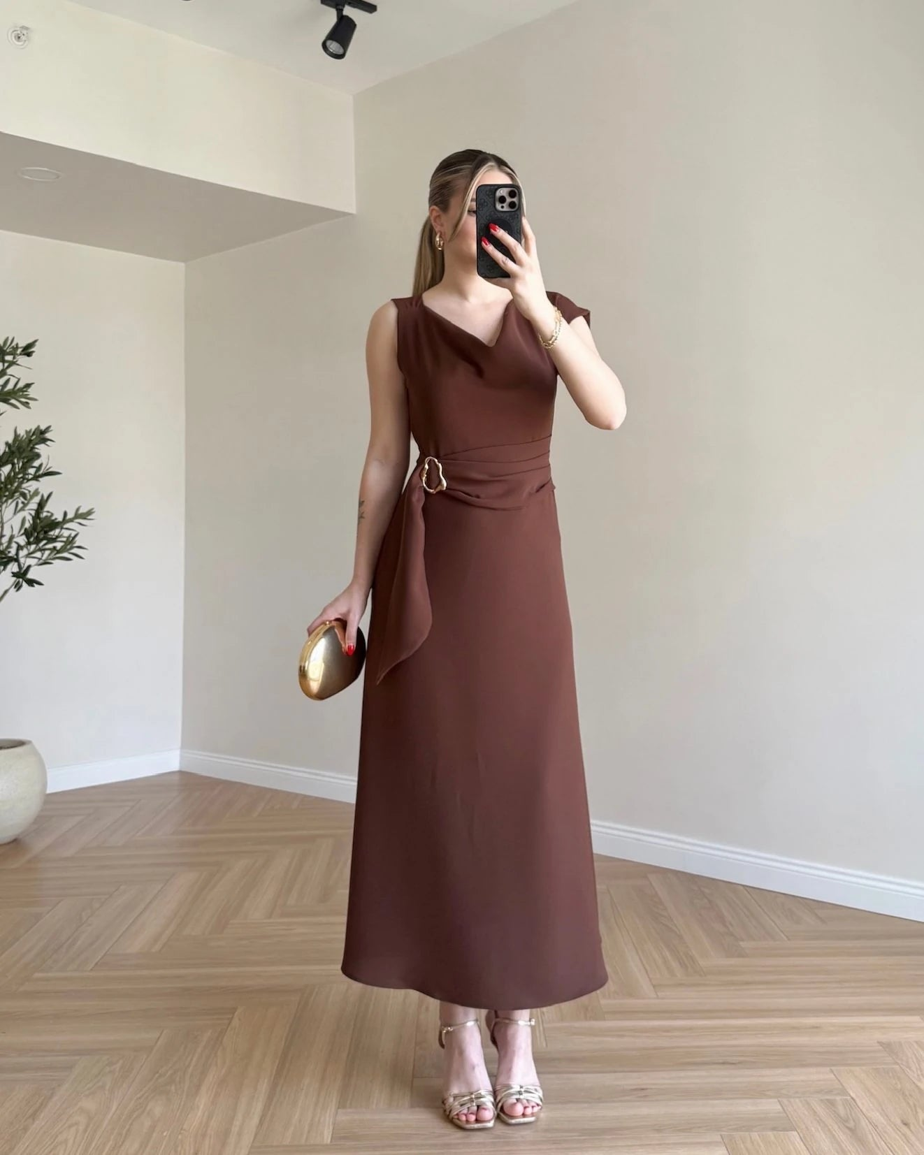Degaje Yaka Bel Detaylı Elbise - Kahve